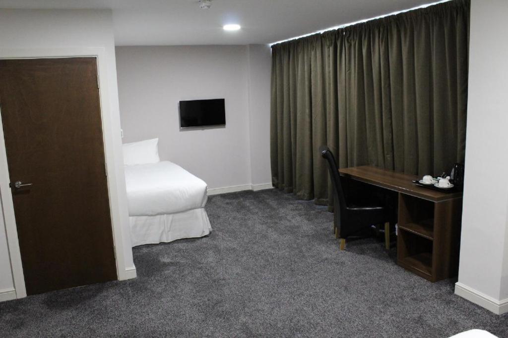Ox Hotel Manchester Swinton  Exterior photo