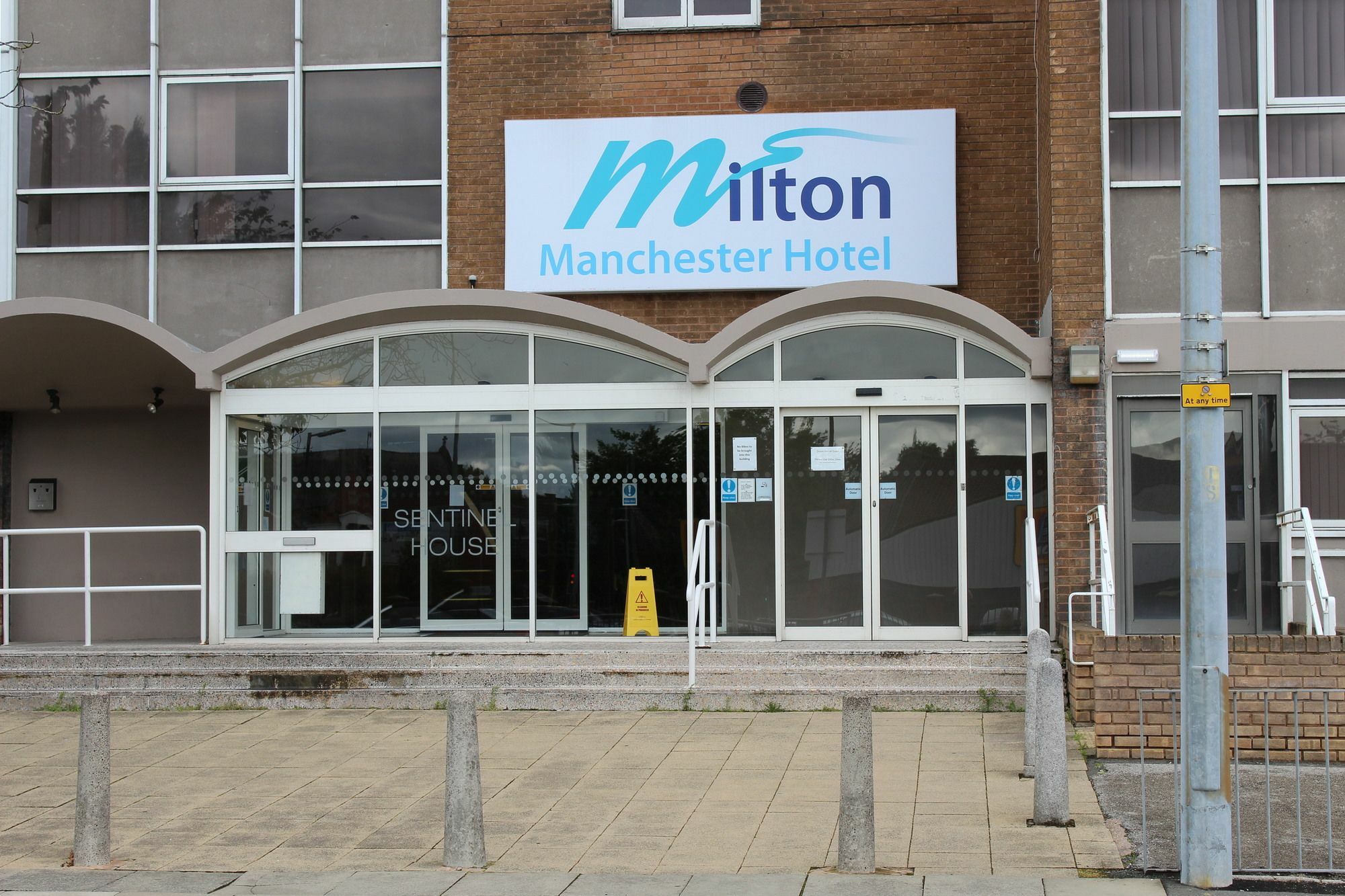 Ox Hotel Manchester Swinton  Exterior photo