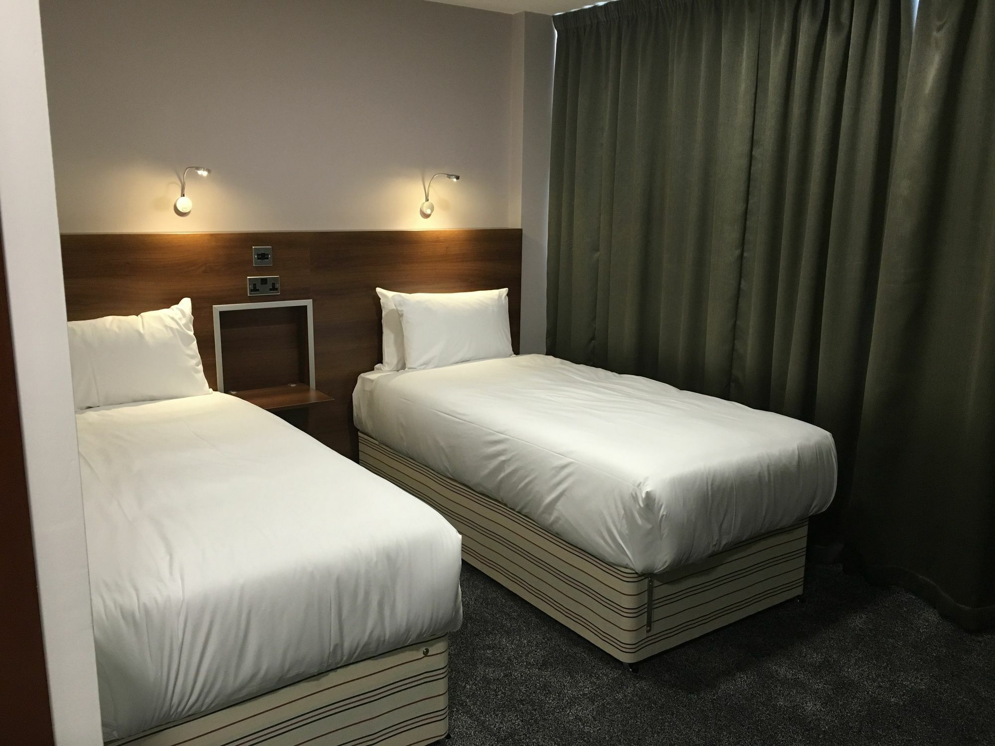Ox Hotel Manchester Swinton  Exterior photo